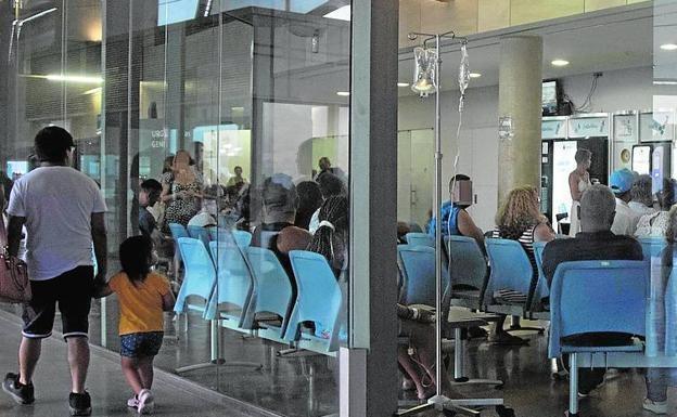 El colapso en Urgencias del Santa Lucía deja en el pasillo a 20 pacientes