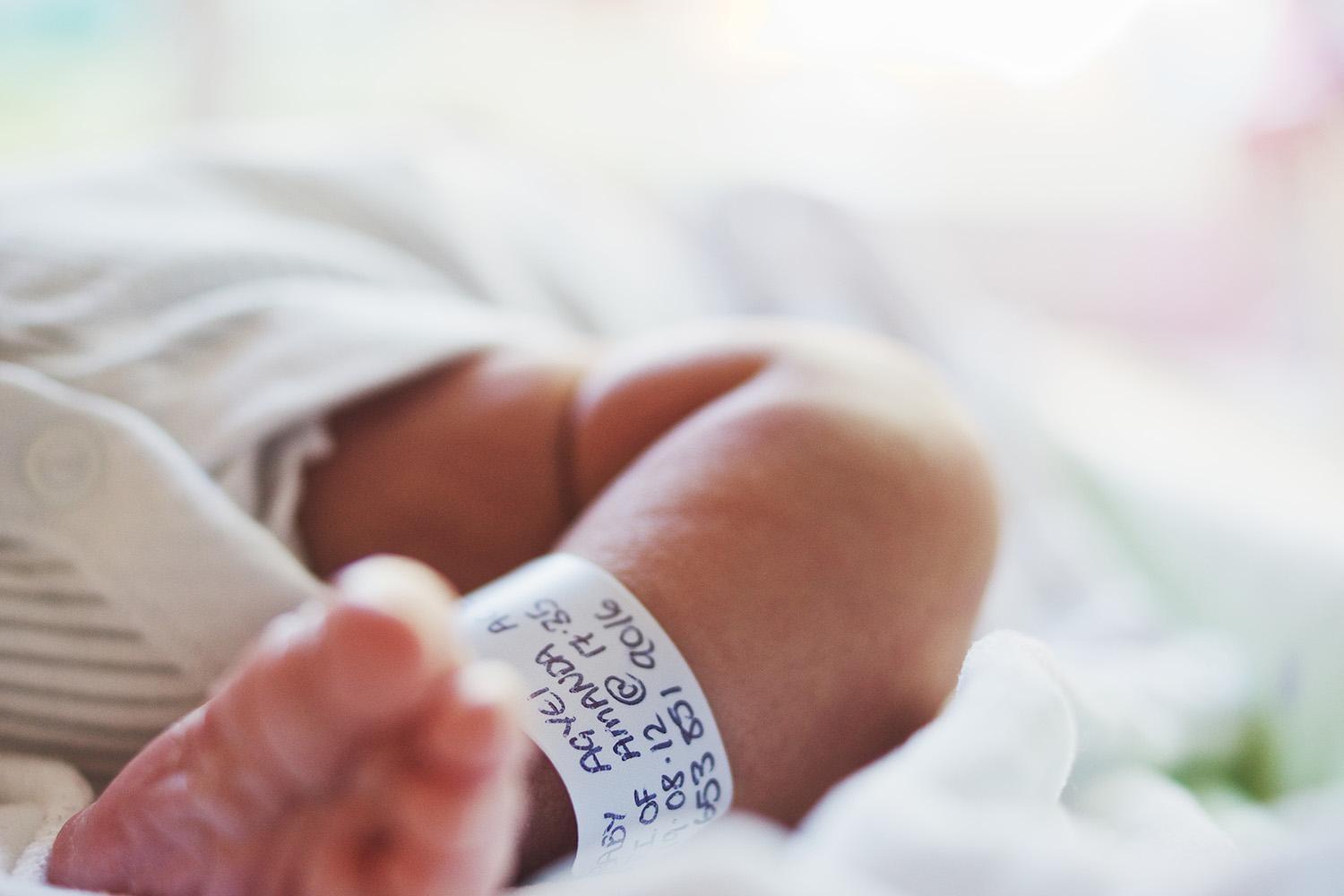 Muere en Sevilla una bebé de cinco meses con apendicitis tras ser solo examinada por coronavirus